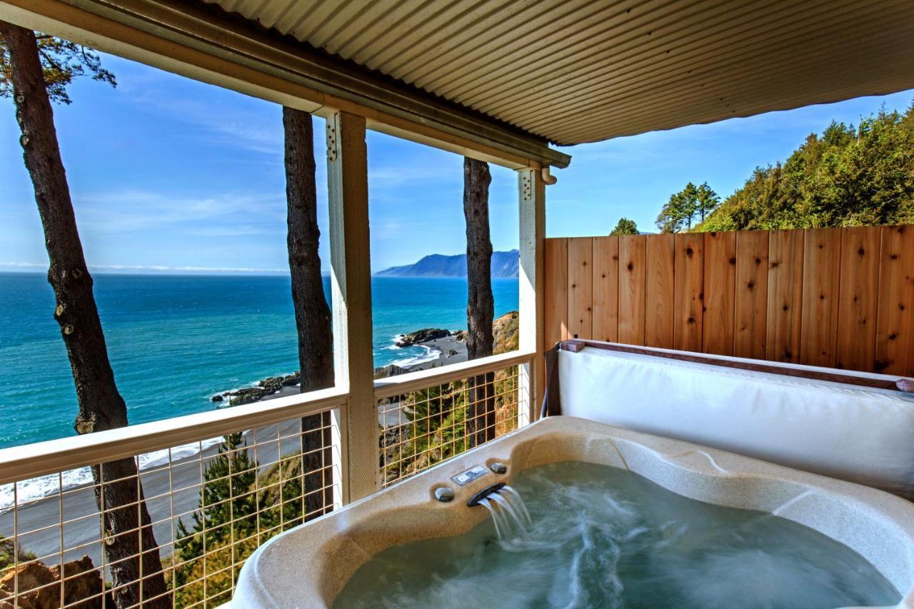 Amazing Oceanview 2 Bedroom Oceanfront! By Oceanviewhottubs Shelter Cove, Ca Tesla Ev Station Exterior foto