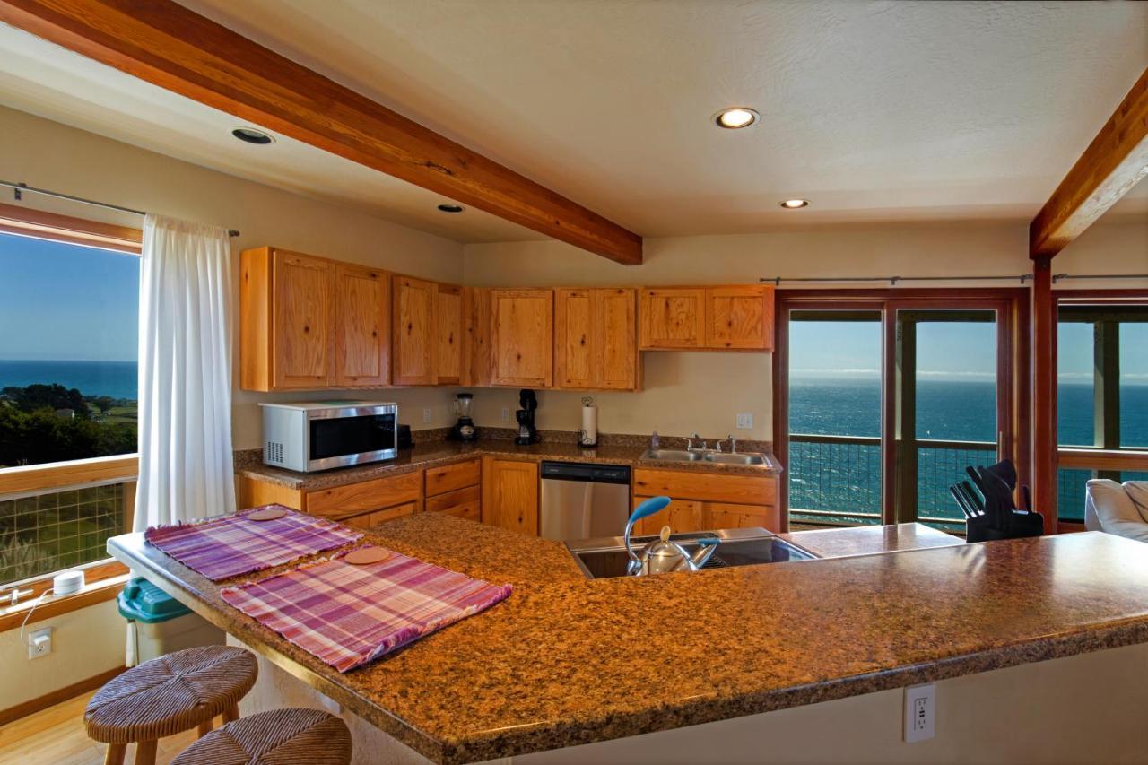 Amazing Oceanview 2 Bedroom Oceanfront! By Oceanviewhottubs Shelter Cove, Ca Tesla Ev Station Exterior foto